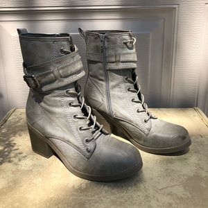 Guess boots